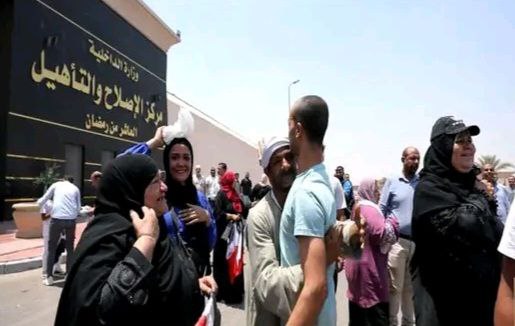 عفو رئاسي عن 1027 نزيلاً بمناسبة ذكرى 30 يونيو.. والمفرج عنهم يبدأون حياة جديدة من داخل مراكز الإصلاح
